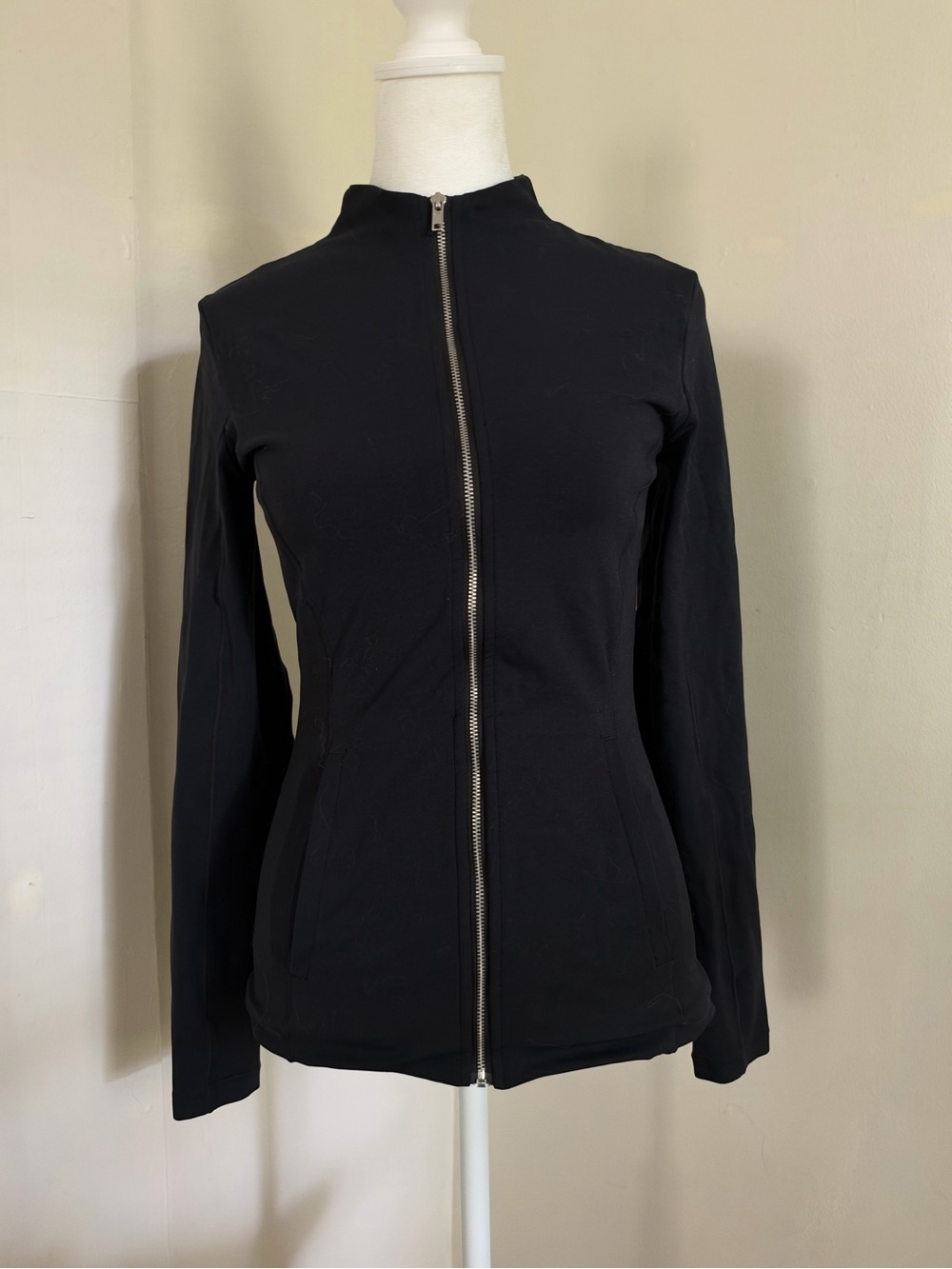 NIKE women’s black yoga luxe dri-FIT Full Zip jacket size S (4-6)